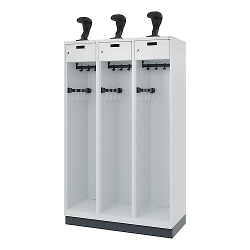 C+P Feuerwehrspind Evolo, Modell PRAKTUS, 3 Abteile, H 1950 x B 1200 x T 500 mm, Sockel, lichtgrau RAL 7035