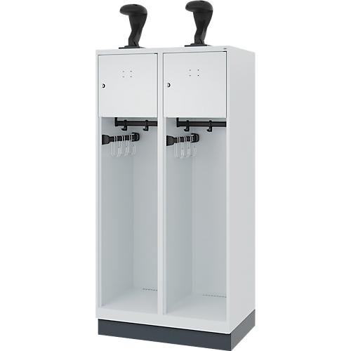 Feuerwehrspind C+P Evolo Youngster, 2 Abteile, mit Helmhalter, mit Sockel, B 800 x T 500 x H 1630 mm, RAL 7035 Lichtgrau/RAL 7016 Anthrazitgrau