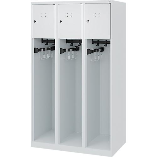 Feuerwehrspind C+P Evolo Youngster, 3 Abteile, ohne Helmhalter, Bodengleiter, B 900 x T 500 x H 1530 mm, RAL 7035 Lichtgrau
