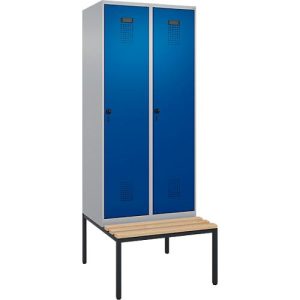 Kleiderspind C+P Evolo Plus, 2 Abteile, 400 mm Abteilbreite, mit untergebauter Sitzbank, B 800 x T 815 x H 2120 mm, Drehriegel, weißaluminium/enzianblau