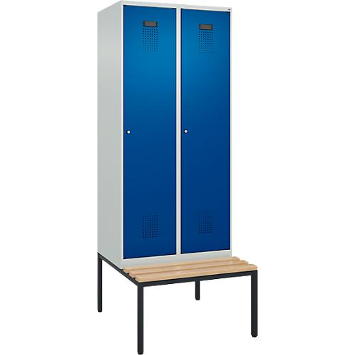 Kleiderspind C+P Evolo Plus, 2 Abteile, 400 mm Abteilbreite, mit untergebauter Sitzbank, B 800 x T 815 x H 2120 mm, Zylinder, lichtgrau/enzianblau