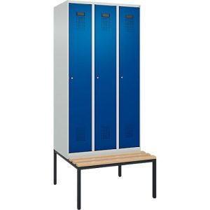 Kleiderspind C+P Evolo Plus, 3 Abteile, 300 mm Abteilbreite, mit untergebauter Sitzbank, B 900 x T 815 x H 2120 mm, Zylinder, lichtgrau/enzianblau Kleiderspind C+P Evolo Plus, 3 Abteile, 300 mm Abteilbreite, mit untergebauter Sitzbank, B 900 x T 815 x H 2120 mm, Zylinder, lichtgrau/enzianblau