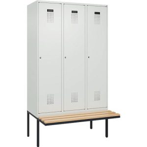 Kleiderspind C+P Evolo Plus, 3 Abteile à 400 mm Breite, schwebende Sitzbank, B 1200 x T 815 x H 2120 mm, Zylinder, lichtgrau/lichtgrau