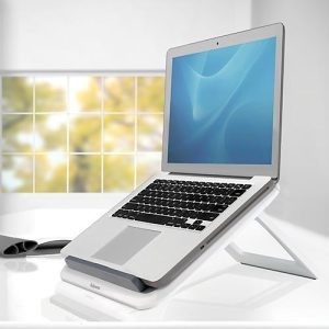 Laptop Ständer Fellowes I-Spire™ Quick Lift, für Laptops bis 17″ & bis 4,5 kg, 7-stufig manuell höhen- & winkelverstellbar, zusammenklappbar, weiß Laptop Ständer Fellowes I-Spire™ Quick Lift, für Laptops bis 17″ & bis 4,5 kg, 7-stufig manuell höhen- & winkelverstellbar, zusammenklappbar, weiß