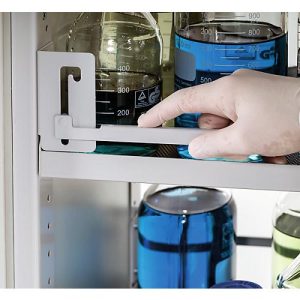 Relingsystem für Gefahrstoffschrank Asecos V-LINE Typ 90, Stahlblech, zusätzlicher Kippschutz Relingsystem für Gefahrstoffschrank Asecos V-LINE Typ 90, Stahlblech, zusätzlicher Kippschutz